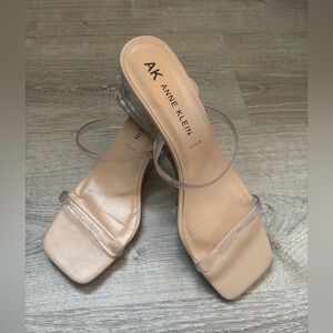 ❤️ANNE KLEIN/( IFLEX) CLEAR HEELS/ULTRA COMFORTABLE~SIZE 9.5